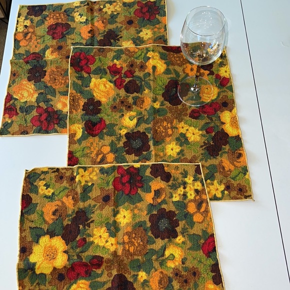 VINTAGE NAPKINS♻️ 3 Extremely hip 1960ish napkins, linen, or linen blend🤔? GUC! - Picture 3 of 5